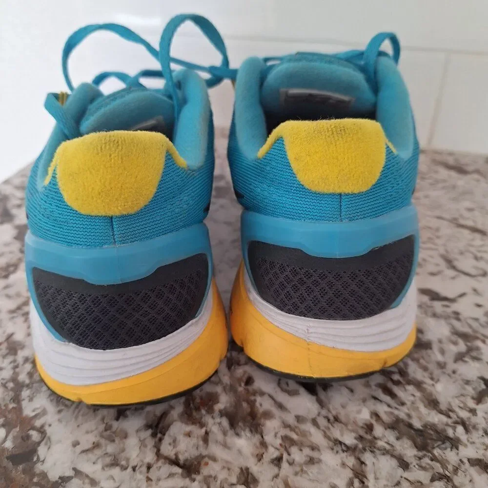 Nike running sneakers 584778-401‎ size 8US